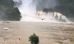 Miền Bắc, miền Trung mưa xối xả