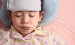 2 điều cha mẹ n&#234;n biết khi d&#249;ng thuốc hạ sốt cho trẻ nhỏ