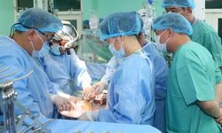H&#224;nh tr&#236;nh hồi sinh sự sống cho nữ bệnh nh&#226;n từng 4 lần &#39;lỡ hẹn&#39; gh&#233;p tim