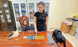 Người phụ nữ giấu 4 kg v&#224;ng quanh bụng khi qua cửa khẩu
