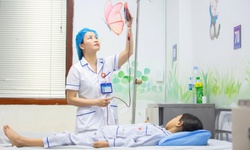 Khi điều dưỡng vi&#234;n, kỹ thuật y trở th&#224;nh bạn t&#226;m t&#236;nh v&#224; &#39;người nh&#224;&#39; của người bệnh