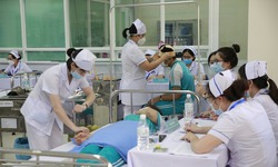 Tin vui: Vi&#234;n chức y tế v&#224; gi&#225;o dục kh&#244;ng nằm trong phương &#225;n giảm 20% bi&#234;n chế