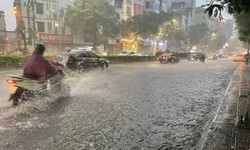 Khẩn cấp cảnh b&#225;o mưa d&#244;ng rất lớn ở nhiều khu vực do khối kh&#237; n&#243;ng v&#224; lạnh giao tranh