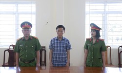 Khởi tố chủ tịch x&#227; để hư hỏng h&#224;ng trăm tấn xi măng