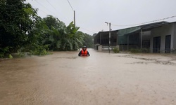 Mưa lũ bất thường giữa m&#249;a h&#232;, nhiều nh&#224; d&#226;n ở Quảng Trị ngập s&#226;u, c&#243; nơi hơn 1,5m