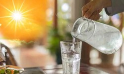 6 b&#237; quyết uống nước đ&#250;ng c&#225;ch trong m&#249;a h&#232;