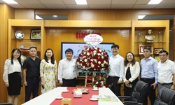 Bộ Y tế thăm v&#224; ch&#250;c mừng 4 cơ quan b&#225;o ch&#237; ở TPHCM