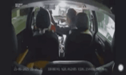 Video t&#224;i xế taxi bị nam h&#224;nh kh&#225;ch đ&#225;nh, đấm t&#250;i bụi