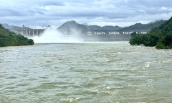 Đ&#243;ng 1 cửa xả đ&#225;y thủy điện Tuy&#234;n Quang để đảm bảo an to&#224;n cho hạ du