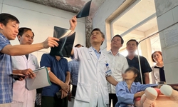 Tăng cường nh&#226;n lực y tế cơ sở: Giải ph&#225;p từ lu&#226;n chuyển v&#224; hỗ trợ tuyến tr&#234;n