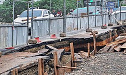 Xuất hiện sụt l&#250;n tại điểm dựng l&#244; cốt Đại lộ Thăng Long