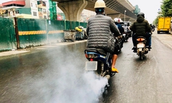 Kh&#237; thải xe m&#225;y l&#224; &#39;s&#225;t thủ v&#244; h&#236;nh&#39; đe dọa sức khỏe v&#224; m&#244;i trường đ&#244; thị
