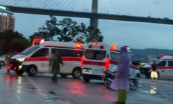 Bộ Y tế đề nghị tập trung tối đa điều trị cho nạn nh&#226;n vụ lật t&#224;u du lịch tại Quảng Ninh