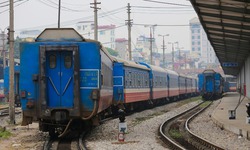 Dừng, gi&#227;n chạy t&#224;u hỏa v&#224; di chuyển t&#224;u thuyền an to&#224;n để ứng ph&#243; b&#227;o số 3