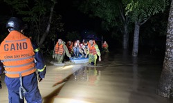 Mưa lũ kỷ lục nhấn ch&#236;m miền T&#226;y Nghệ An, h&#224;ng trăm hộ d&#226;n chạy đua với lũ dữ