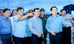 Ph&#243; Thủ tướng Mai Văn Ch&#237;nh trực tiếp kiểm tra c&#244;ng t&#225;c khắc phục hậu quả mưa lũ tại Nghệ An