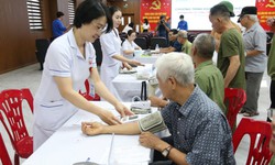 Hải Ph&#242;ng kh&#225;m bệnh, cấp ph&#225;t thuốc miễn ph&#237; cho người c&#243; c&#244;ng nh&#226;n dịp 27/7