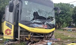 Gi&#226;y ph&#250;t xe kh&#225;ch lật kinh ho&#224;ng: Nhiều tiếng la h&#233;t, k&#234;u cứu, c&#243; người bị hất văng ra ngo&#224;i