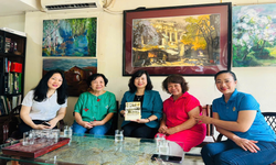 Bộ trưởng Đ&#224;o Hồng Lan thăm, tri &#226;n gia đ&#236;nh Liệt sĩ, b&#225;c sĩ Đặng Thuỳ Tr&#226;m