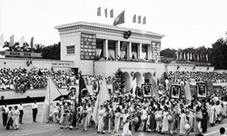 800 tư liệu, 80 bức ảnh hội tụ tại triển l&#227;m &#39;M&#249;a thu độc lập v&#224; kh&#225;t vọng phồn vinh&#39;