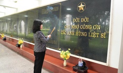 Bộ trưởng Đ&#224;o Hồng Lan d&#226;ng hương, tri &#226;n c&#225;c Anh h&#249;ng, Liệt sĩ ở Điện Bi&#234;n v&#224; kiểm tra hoạt động của Trạm Y tế sau s&#225;p nhập