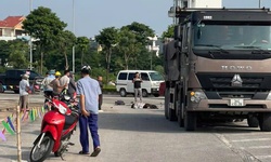 Va chạm với &#244; t&#244; tải, thiếu nữ 19 tuổi gặp nạn tử vong