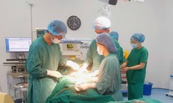 C&#225;n bộ y tế ở Nghệ An hiến m&#225;u cứu sản phụ trong đ&#234;m