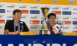 HLV Kim Sang Sik: Chức v&#244; địch lần n&#224;y ‘thực sự tuyệt vời’
