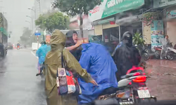 X&#225;c minh vụ t&#224;i xế xe &#244;m c&#244;ng nghệ bị h&#224;nh hung giữa trời mưa ở H&#224; Nội