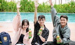 Người trẻ háo hức trước ngày quay số tìm khách hàng trúng giải 20 đến 100 triệu đồng của Trà Xanh Không Độ