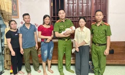 Đi l&#224;m về, người phụ nữ ph&#225;t hiện b&#233; g&#225;i sơ sinh bị bỏ rơi ven đường