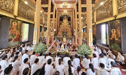 Trang nghi&#234;m Lễ d&#226;ng y tắm mưa tại ch&#249;a Khmer