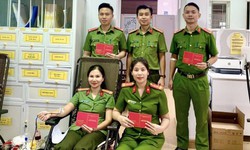 Bốn c&#225;n bộ c&#244;ng an hiến m&#225;u cứu cụ b&#224; 92 tuổi qua nguy kịch