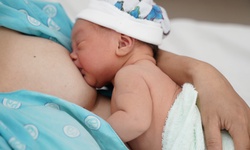 Xử tr&#237; c&#225;c kh&#243; khăn thường gặp khi nu&#244;i con bằng sữa mẹ