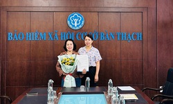 Niềm vui nhận lương hưu sau khi đ&#243;ng 15 năm BHXH tự nguyện