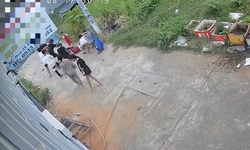Nh&#243;m thiếu ni&#234;n đ&#225;nh hội đồng b&#233; g&#225;i 12 tuổi tại khu đất trống