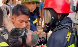 Giải cứu người đ&#224;n &#244;ng nghi tự ph&#243;ng hỏa đốt nh&#224; m&#236;nh