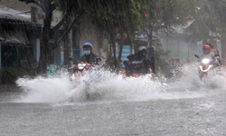&#193;p thấp nhiệt đới tiến s&#225;t đất liền, đ&#234;m nay nhiều nơi mưa lớn đến 300mm