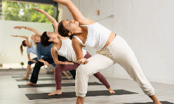 7 tư thế yoga gi&#250;p giảm đau mạn t&#237;nh v&#224; căng cứng cơ