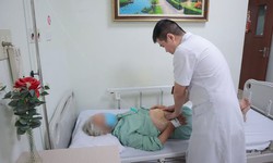 Đau &#226;m ỉ hạ sườn phải, cụ b&#224; 90 tuổi bất ngờ được ph&#225;t hiện vi&#234;m t&#250;i mật cấp do sỏi