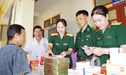 Kh&#225;m bệnh, cấp ph&#225;t thuốc miễn ph&#237; cho 250 người d&#226;n x&#227; v&#249;ng bi&#234;n xứ Nghệ
