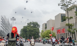 Bay qua Quảng trường Ba Đ&#236;nh - Niềm tự h&#224;o của những người l&#237;nh phi c&#244;ng