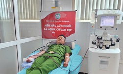 Đại &#250;y c&#244;ng an vượt hơn 70km hiến tiểu cầu cứu người