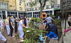 Nh&#226;n vi&#234;n y tế khắc phục hậu quả b&#227;o số 5, đảm bảo kh&#225;m chữa bệnh