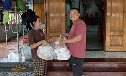 Những suất cơm nghĩa t&#236;nh