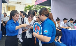 74 b&#225;c sĩ trẻ ở TPHCM vừa nhận giấy ph&#233;p h&#224;nh nghề đ&#227; chọn gắn b&#243; với y tế cơ sở