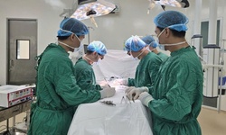 Cứu sống nam bệnh nh&#226;n bị xe tải c&#225;n dập ổ bụng, nội tạng văng ra ngo&#224;i