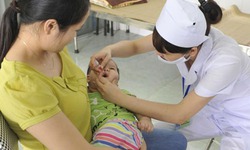 Bệnh bại liệt rất dễ lây, trẻ em cần được phòng bệnh bằng vaccine