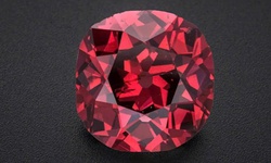 Tại sao kim cương có nhiều màu sắc khác nhau?