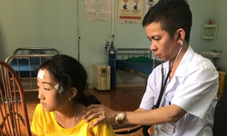 &#39;&#212;ng đỡ&#39; nơi địa đầu Tổ quốc: Hơn cả một thầy thuốc l&#224; người th&#226;n của d&#226;n bản